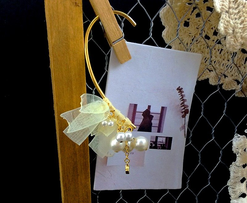 Friends ear - yellow ribbon beads ear ornaments - ต่างหู - โลหะ สีทอง