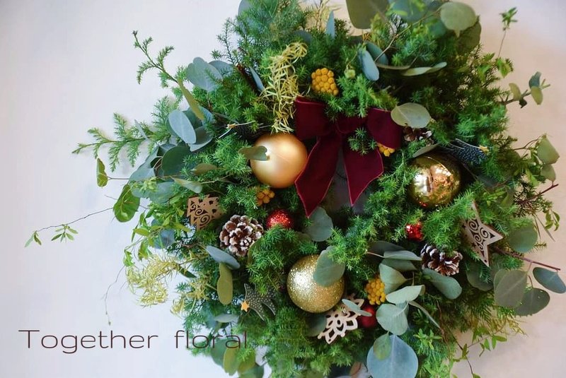 Fresh cedar Christmas wreath - ช่อดอกไม้แห้ง - พืช/ดอกไม้ 