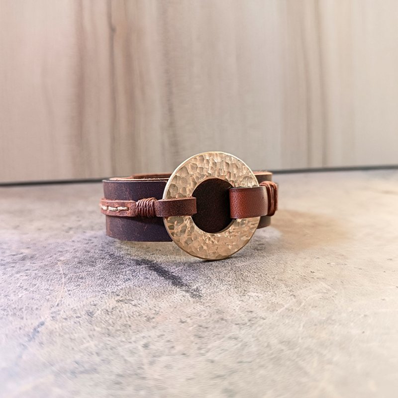 Statement Bracelet with Large Handmade Hammered Brass Gold O Ring, Rustic Cuff - 手鍊/手環 - 真皮 咖啡色