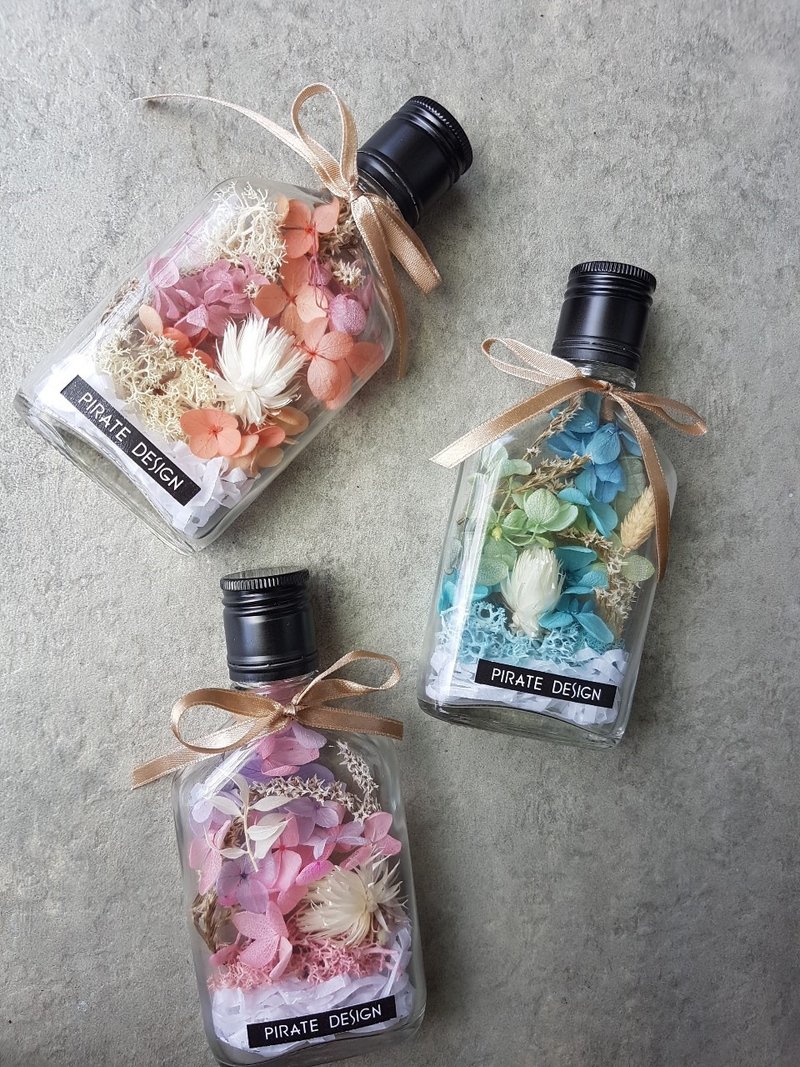 海藏設計│夢幻雙色。乾燥威士忌瓶花。玻璃瓶花/婚禮小物/畢業禮 - 擺飾/家飾品 - 植物．花 多色