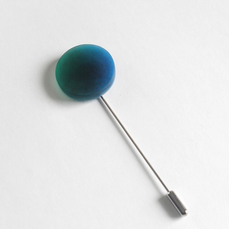 樹脂別針 / 彩色月亮 - 深藍綠 - 胸針/心口針 - 樹脂 藍色