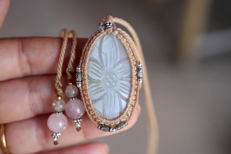 お花彫刻 ホワイトムーンストーン マクラメネックレス1879 - 項鍊 - 寶石 白色