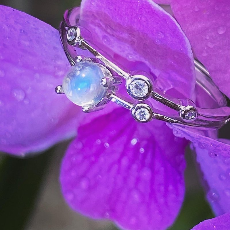 [Natural] Lost and find the blue stone ring Stone Moonstone rain drops - Bracelets - Gemstone Blue