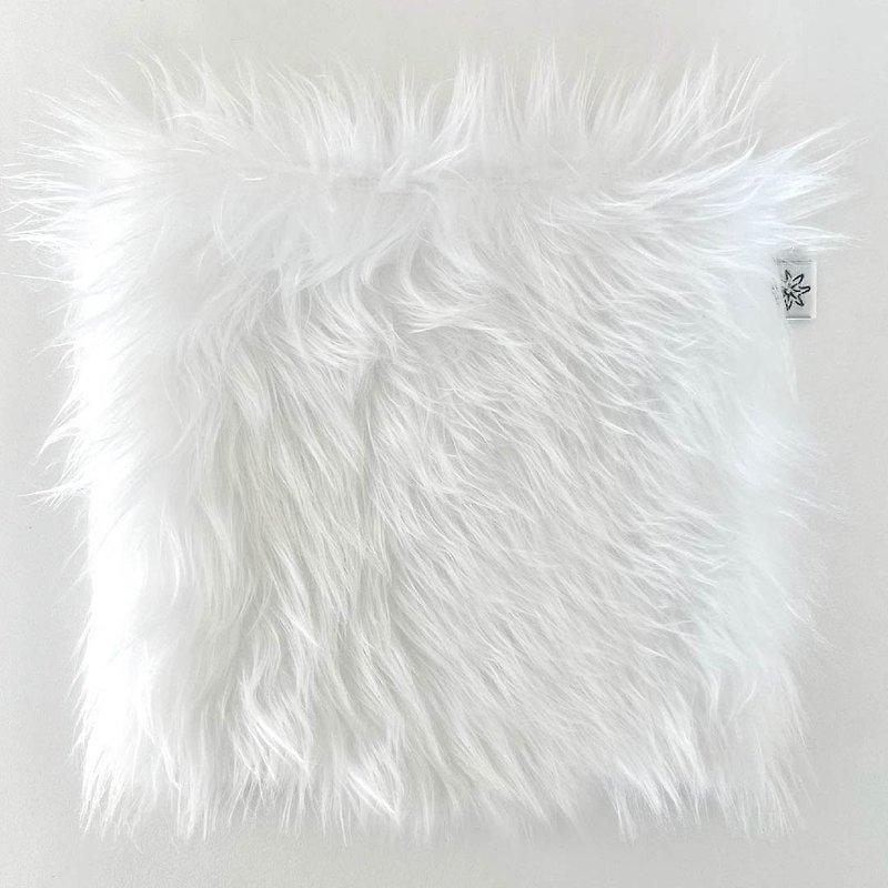 furry coster white - อื่นๆ - ผ้าฝ้าย/ผ้าลินิน ขาว