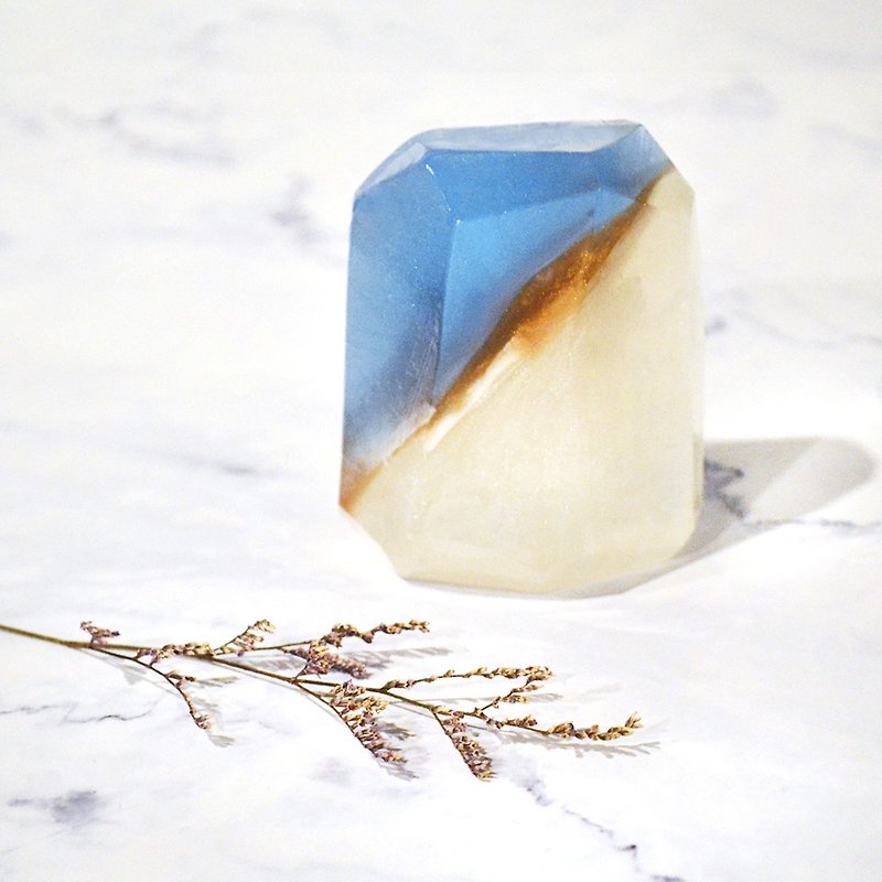[5% revenue support charity] Gemstone Handmade Soap September Stone-Sapphire Sapphire - สบู่ - วัสดุอื่นๆ สีน้ำเงิน