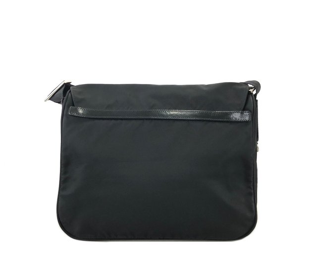 PRADA メッセンジャーバッグ　トライアングルロゴ　ナイロン　ショルダーバック PRADA プラダ トライアングルロゴ ナイロン メッセンジャー