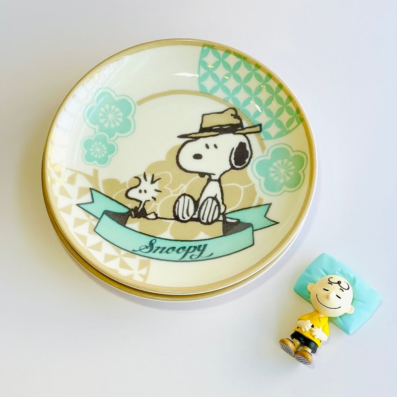【聖誕禮物推薦】美濃燒-Peanuts史努比聯名 懷舊和風翡翠綠小盤 - 盤子/餐盤/盤架 - 瓷 白色