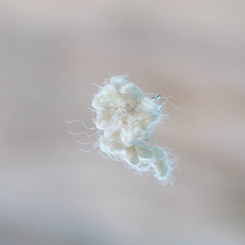 岩生鹿角刺繡鉤織耳環 白羊 - 耳環/耳夾/耳骨夾 - 羊毛 白色
