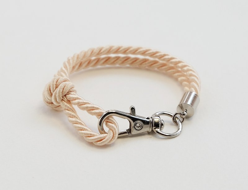 Silver clip bracelet in cream color - สร้อยข้อมือ - วัสดุอื่นๆ ขาว