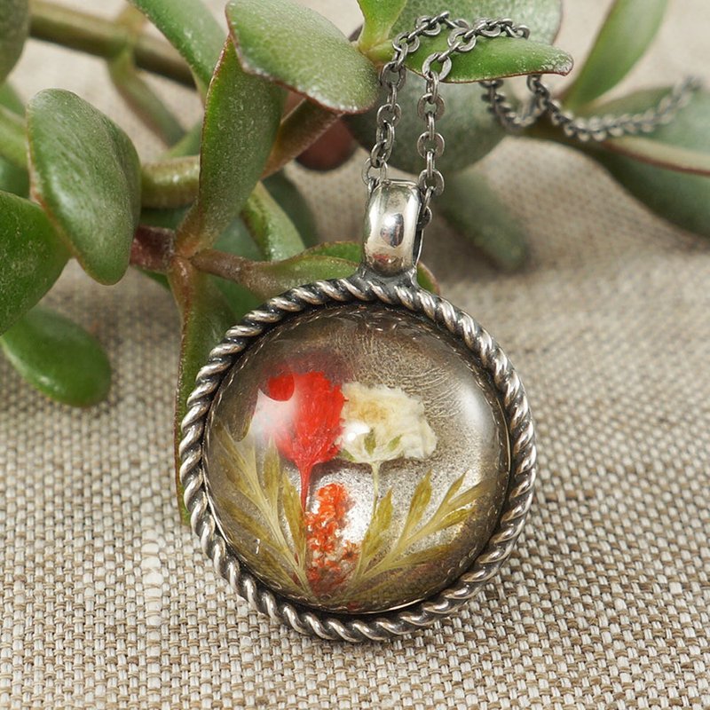 Red Dried Flower Floral Botanical Boho Silver Round Pendant Necklace Jewelry - 項鍊 - 其他材質 紅色