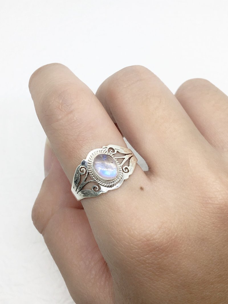 月光石925純銀雕花設計戒指 尼泊爾手工鑲嵌製作(款式3) - 戒指 - 寶石 藍色