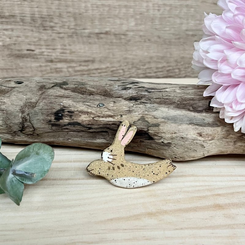 A Lu Little Flying Rabbit Pottery Pin/Handmade, Hand-painted, Original Limited Edition of Clay Imported from the United States - Badges & Pins - Pottery Multicolor