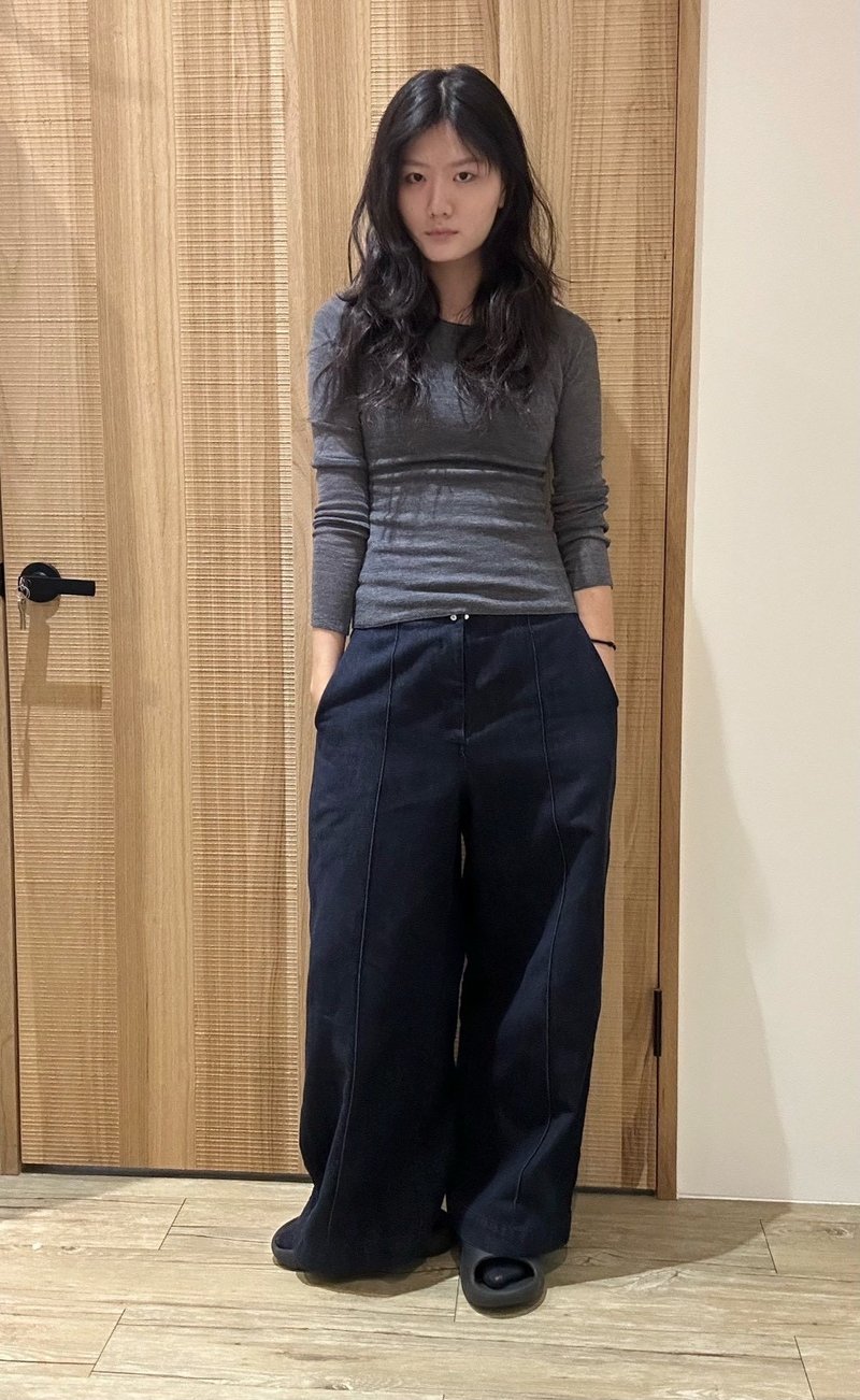 Simple Round Neck Knit Top - เสื้อผู้หญิง - ขนแกะ สีเทา