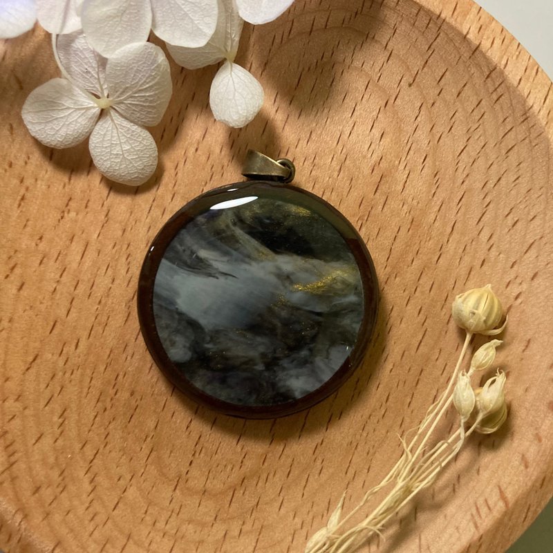 再生項鏈吊墜-黑白暈染 - 項鍊 - 木頭 