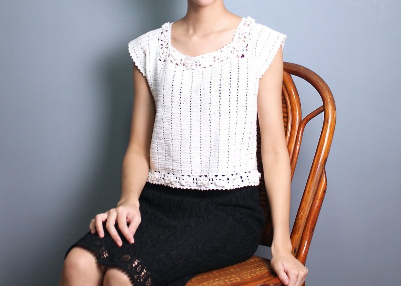 FOAK vintage white lace square collar crochet top - เสื้อผู้หญิง - วัสดุอื่นๆ 