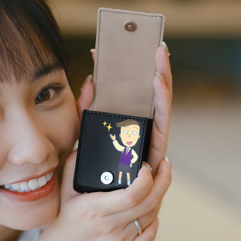 【PRE-ORDER】Samuel Ashley x Chibi Maruko Chan AirPods Leather Case - Black - ที่เก็บหูฟัง - หนังแท้ สีดำ