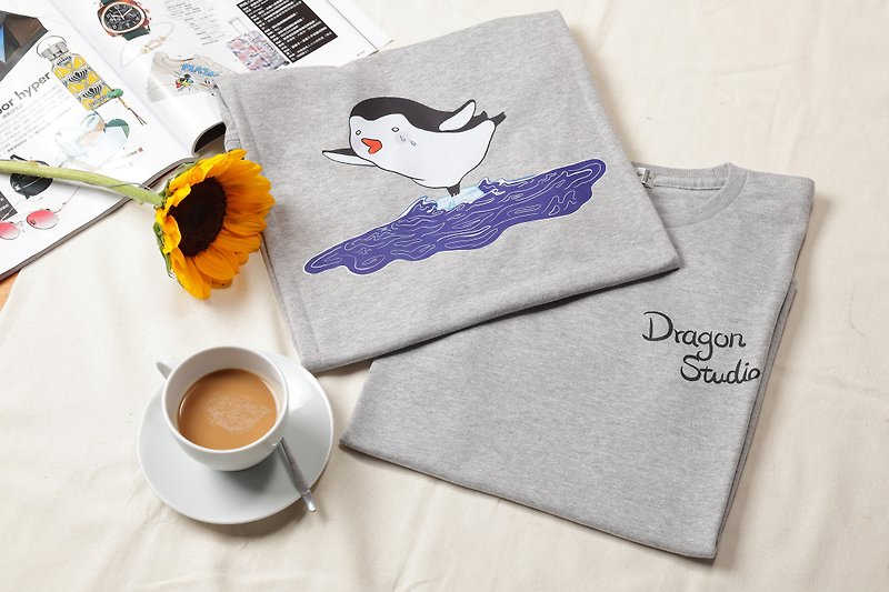 Penguin Crusoe female version - Women's T-Shirts - Cotton & Hemp Gray