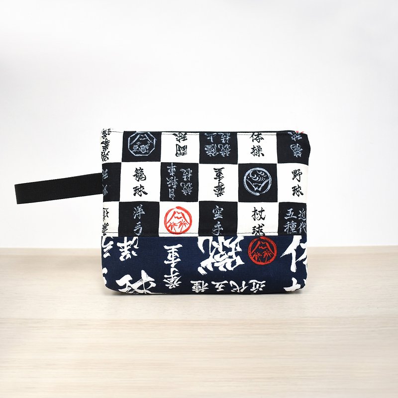 Handmade Traditional Japanese calligraphy zipper bag / pouch / makeup bag - กระเป๋าเครื่องสำอาง - ผ้าฝ้าย/ผ้าลินิน สีน้ำเงิน