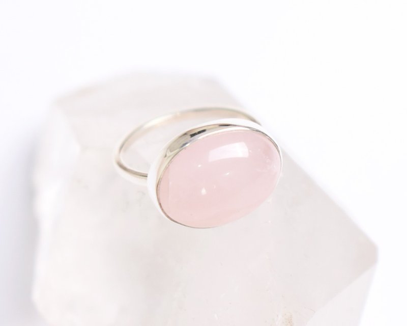 ぷっくり愛らしいローズクォーツのシルバーリング - 戒指 - 石頭 粉紅色
