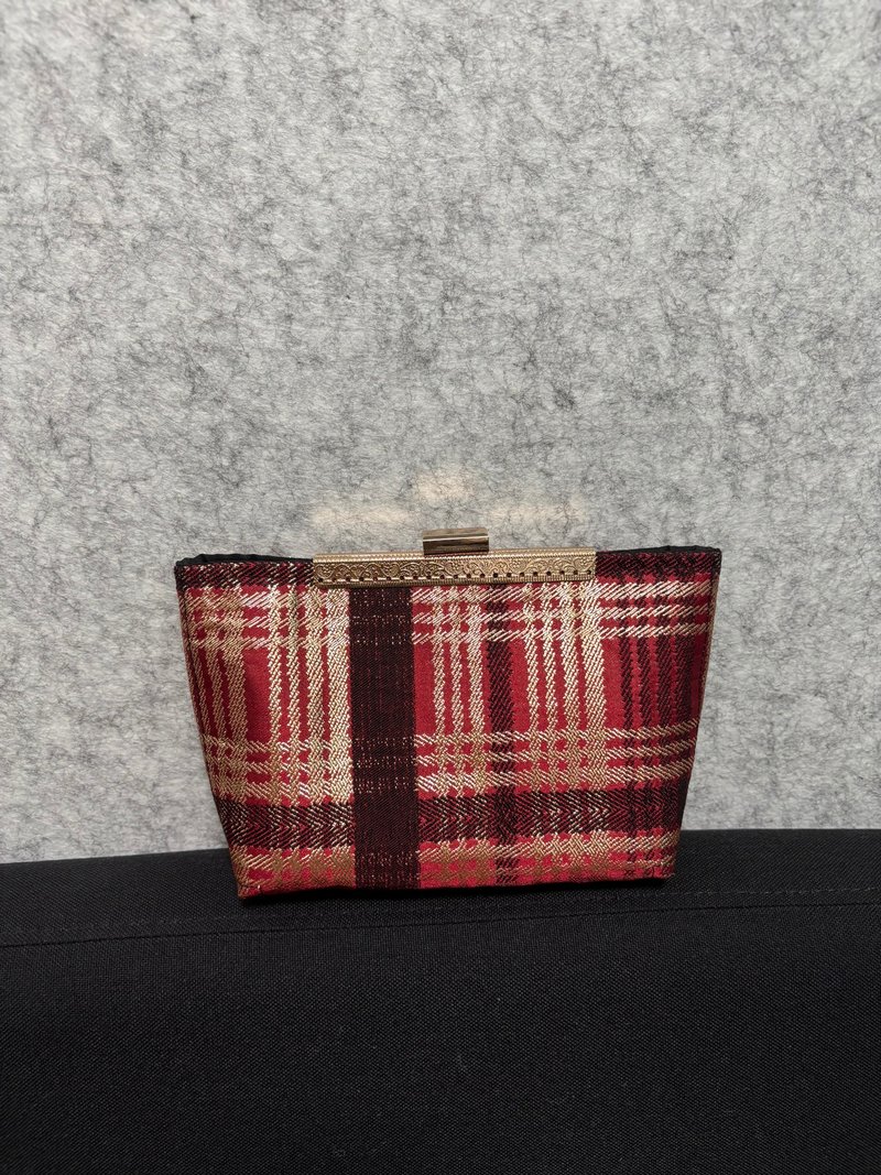 MBC handmade 10cm lapel kiss lock bag - Messenger Bags & Sling Bags - Cotton & Hemp Red