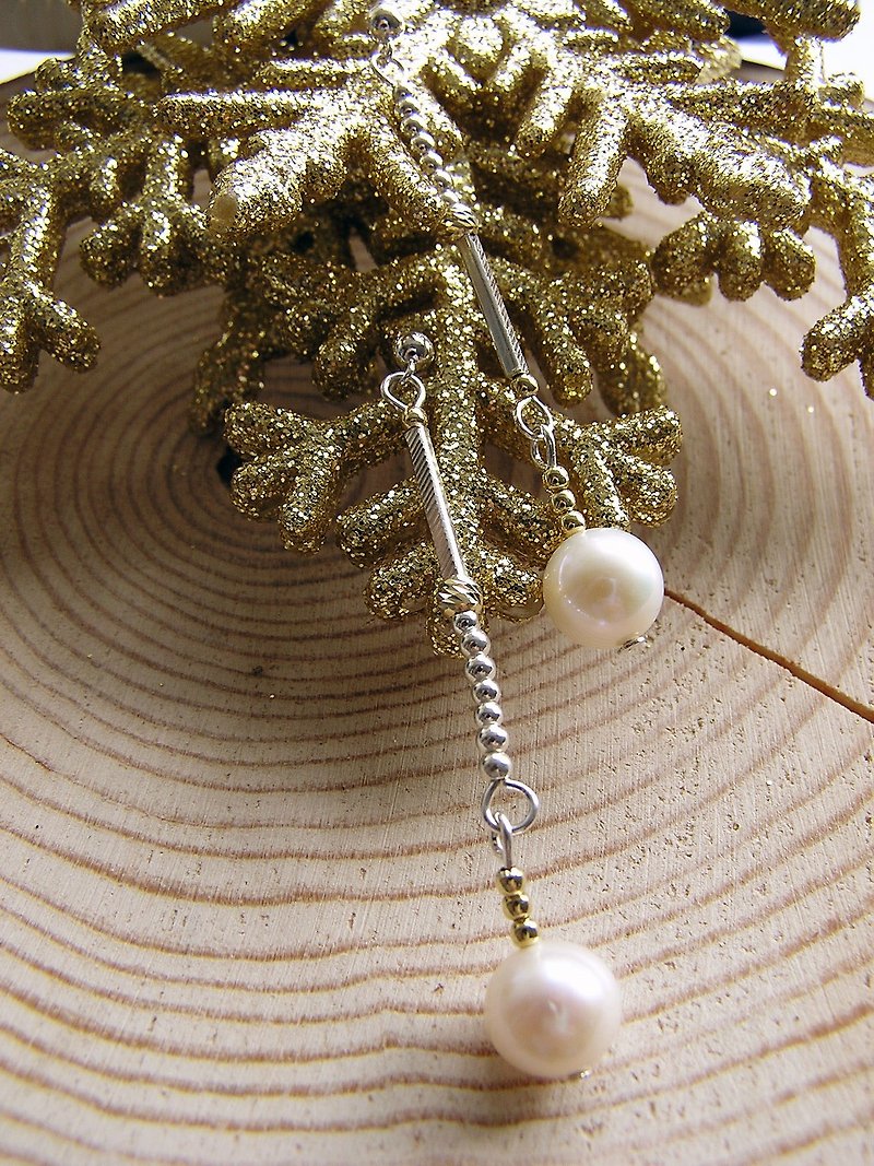 925 sterling silver with freshwater pearl earrings designed and handmade - ต่างหู - โลหะ สีเงิน