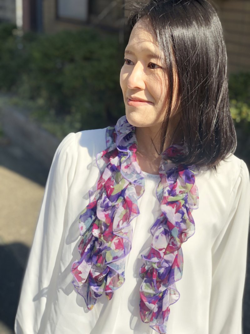 Ballett Fluffy rose pattern shirred scarf Soft and easy to wear with one touch Ballett's shirred scarf Made in Japan Can be washed at home - Scarves - Polyester Purple