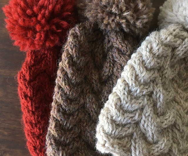 ケーブル模様のポンポン付きティーコゼー・レッド tea-cosy