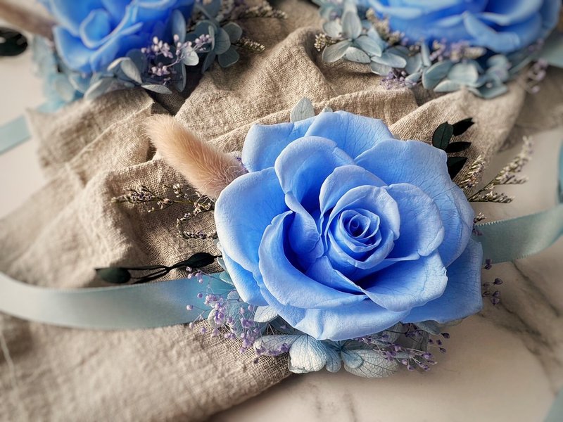 2F [wrist flower] hand-tied flowers / small wedding items / must-haves for bridesmaids / accessories / hand-held flowers / boutonnieres - เข็มกลัด/ข้อมือดอกไม้ - พืช/ดอกไม้ สีน้ำเงิน