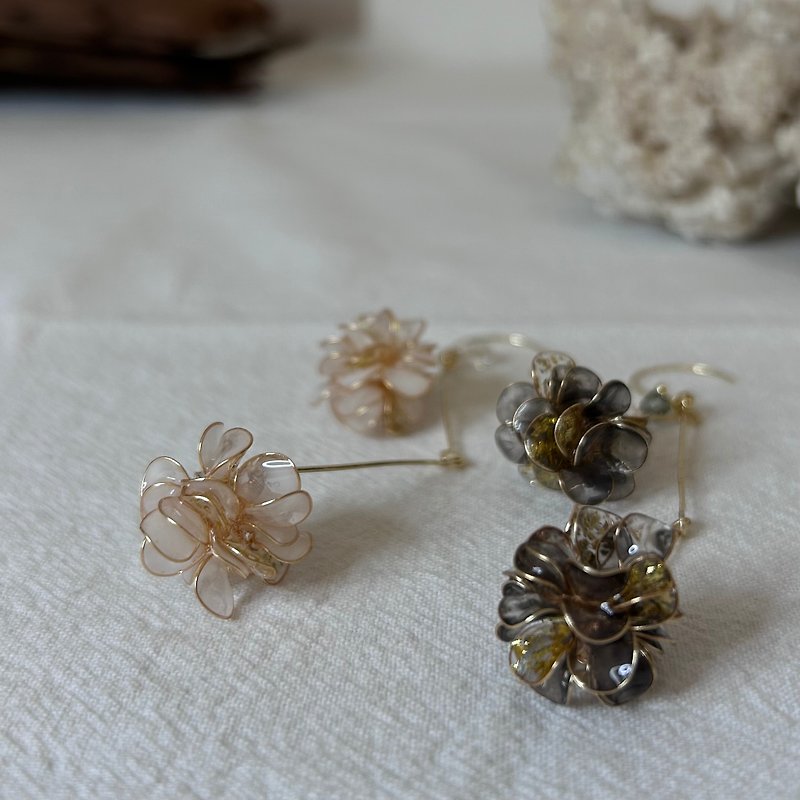 【Spore Wind】Dangle Earrings Crystal Flower Ornaments - Earrings & Clip-ons - Resin 
