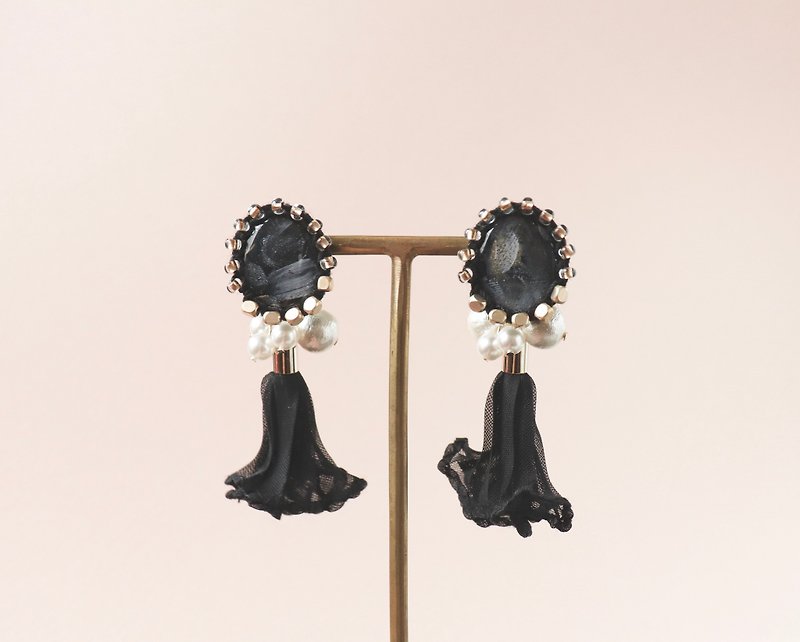 Thread and bead art earrings - Earrings & Clip-ons - Cotton & Hemp Black