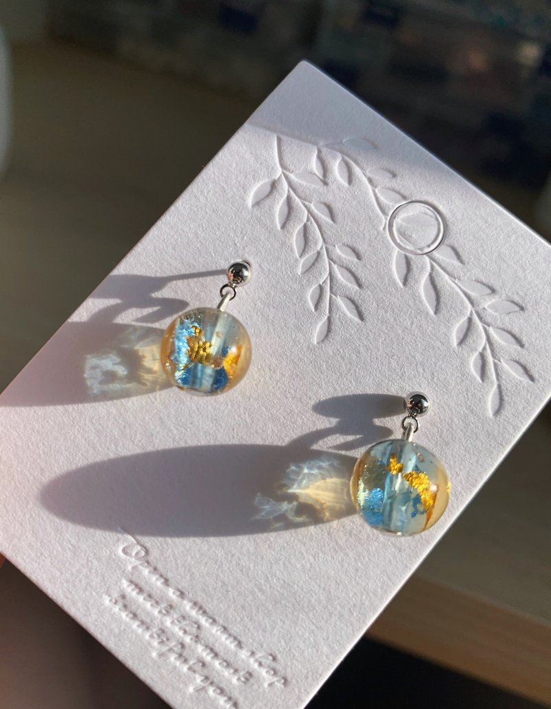 【Glass Bead Series】 Lavender Blue Gold Foil Glass Bead Earrings - ต่างหู - กระจกลาย สีน้ำเงิน