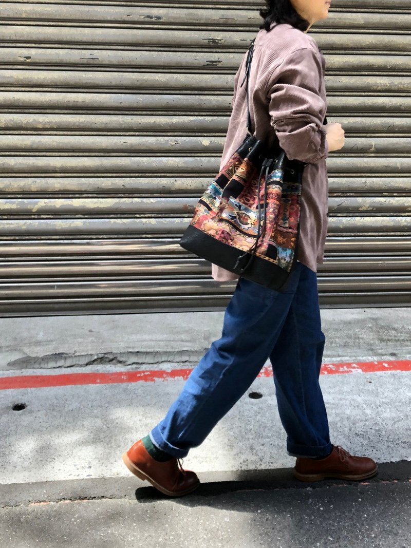 黑老派復古水桶包 / 斜背包 Size:L  -植鞣皮革製- - 側背包/斜背包 - 真皮 黑色