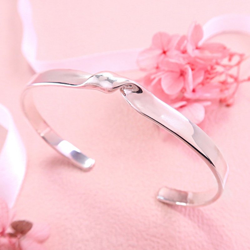 Ribbon Knot C Bracelet Sterling Silver Bracelet - สร้อยข้อมือ - เงินแท้ สีเงิน