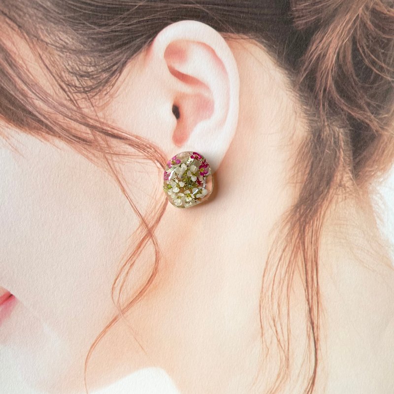 凝結綻放 乾燥花耳環 日本樹脂 真花耳環 - 耳環/耳夾 - 植物．花 白色