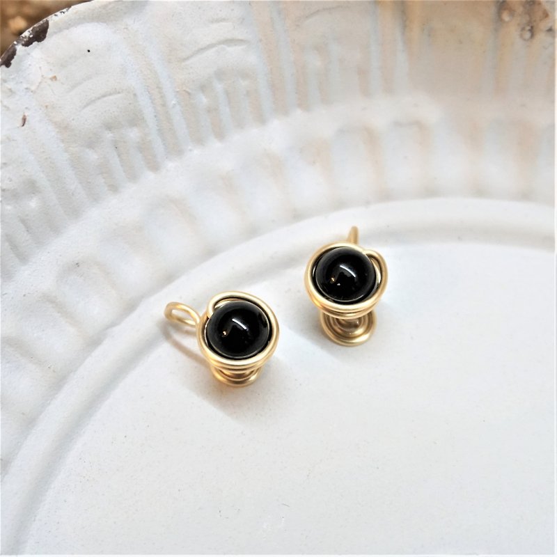<< Gold Frame Ear Clips - Black Onyx >> 6mm Black Onyx (Another Ear Style) - Earrings & Clip-ons - Semi-Precious Stones Black