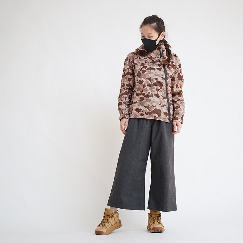 【リュックスタイル】雨水に出て斜めに開くダブルファスナーレインコート＋防水ワイドパンツ・カーキ迷彩 - 傘・雨具 - プラスチック カーキ