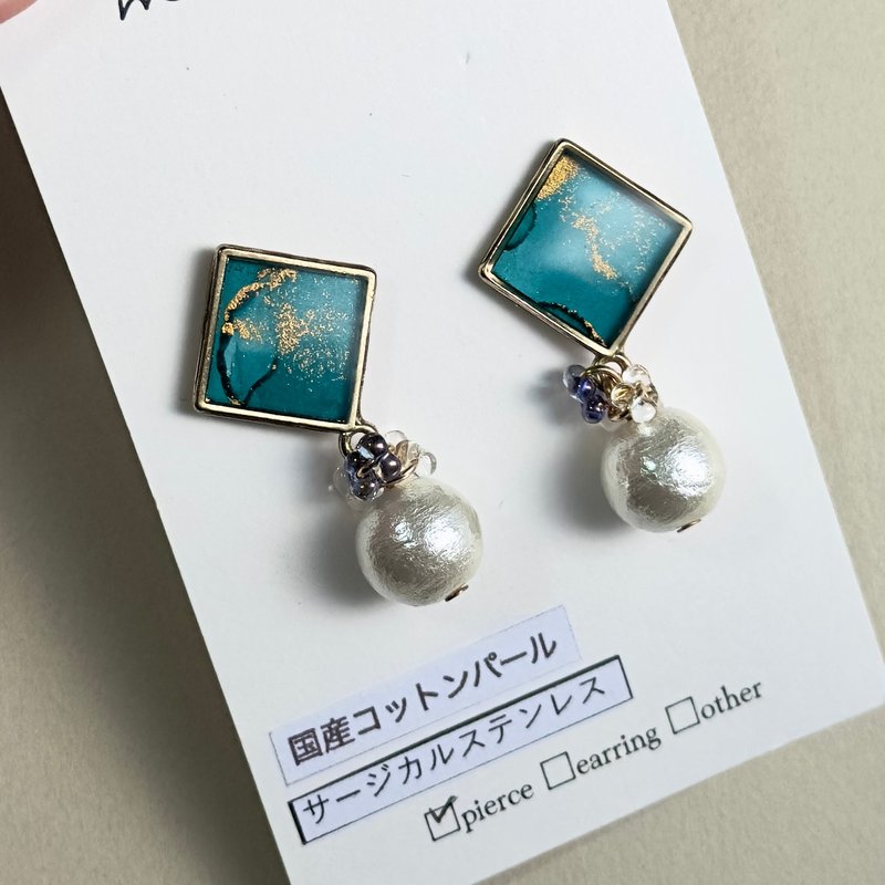 【1点のみ】ブルーグリーン　アルコールインクアート　スクエア　ピアス　サージカルステンレス　国産コットンパール　上品　カジュアル　デート　おでかけ　ゴールド　金 - 耳環/耳夾/耳骨夾 - 樹脂 藍色