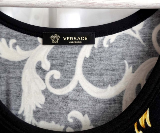 新品 VERSACE ブラック シグネチャー バロック柄 ユニセックス