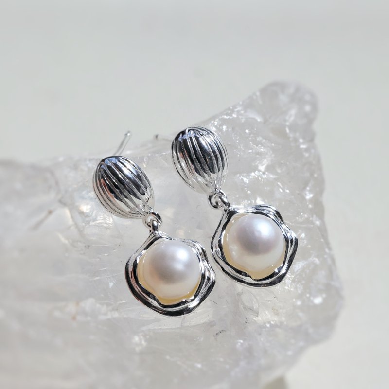 925 Sterling Silver Dangle Earrings with Sculptural Natural Pearls - Earrings & Clip-ons - Pearl White