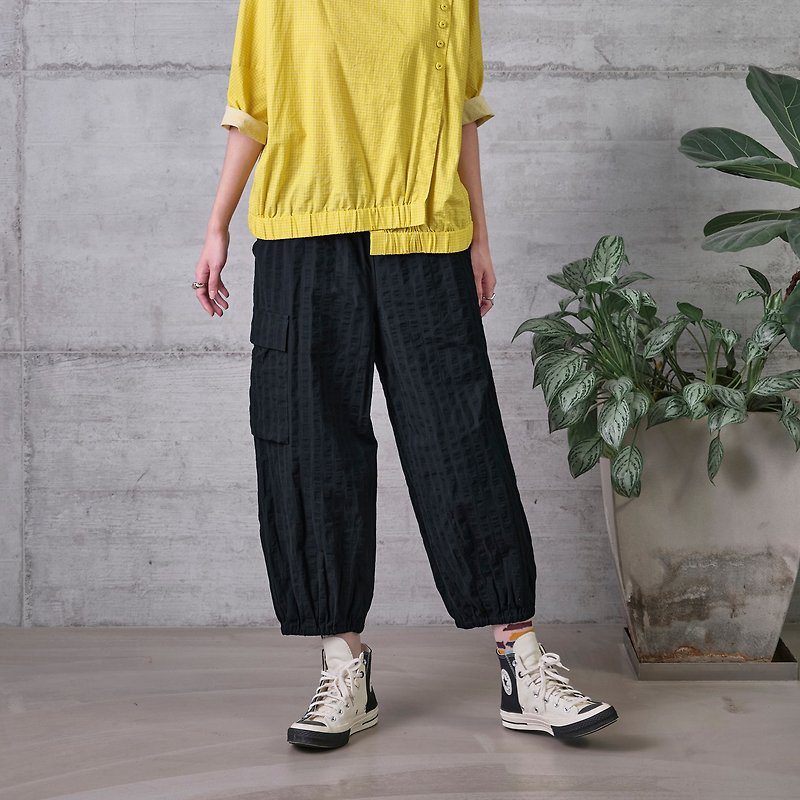 Single side pocket cuffed trousers - กางเกง - ผ้าฝ้าย/ผ้าลินิน สีดำ