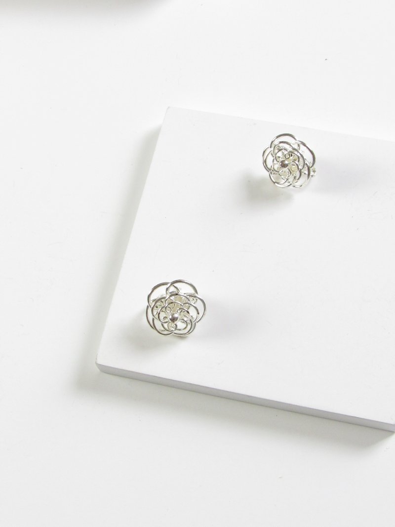 Vintage Filigree Rose Silver Clip On Earrings - 耳環/耳夾/耳骨夾 - 銀 銀色