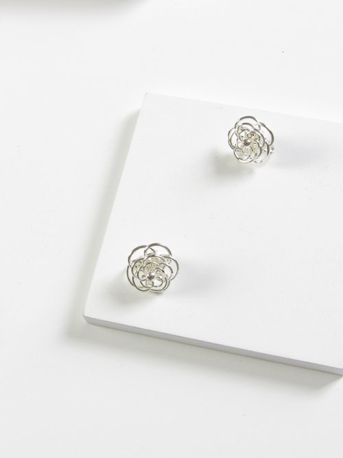 BOITE LAQUE Vintage Filigree Rose Silver Clip On Earrings