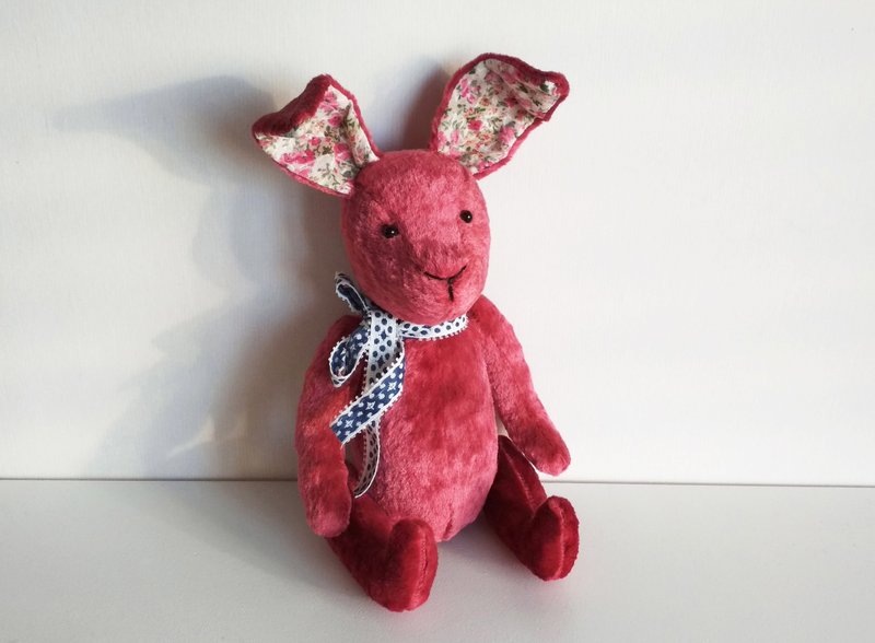 玩具兔子 Pink bunny Artist rabbit ooak Antique teddy Jointed toy Vintage plush - 公仔/玩偶 - 其他人造纖維 紅色