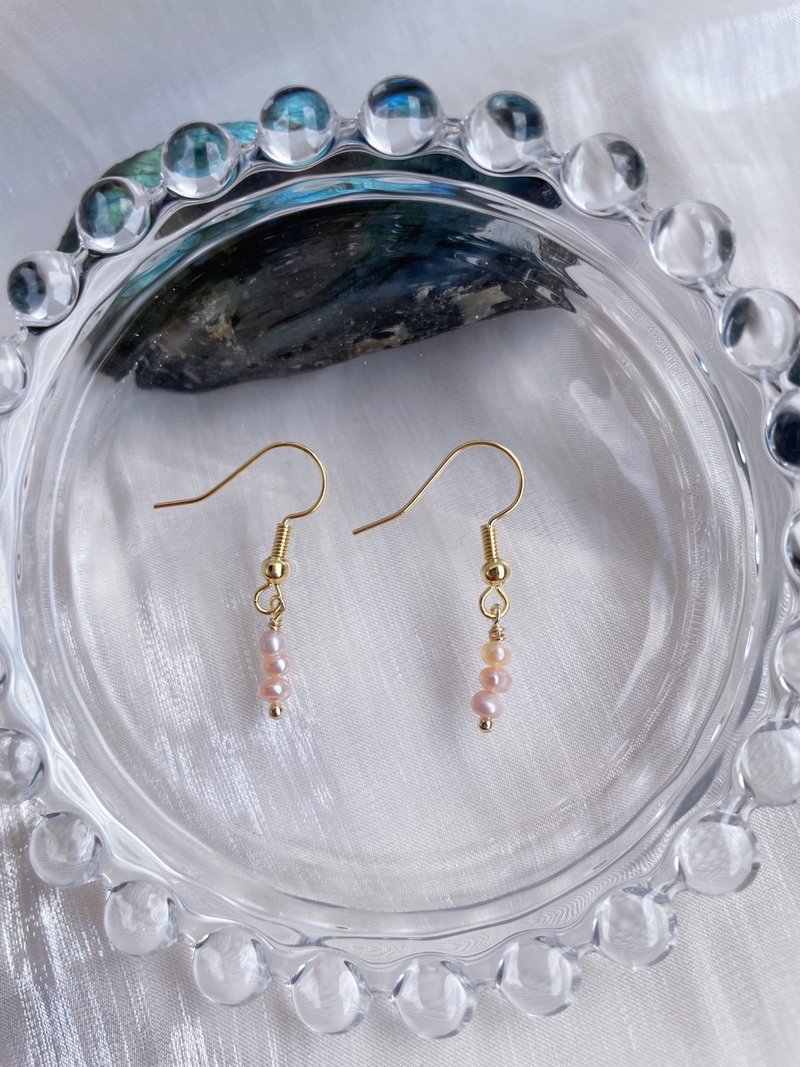 Ariel Handmade//Orange freshwater small pearl ear hook earrings 14K color-preserving gold - Earrings & Clip-ons - Other Metals White