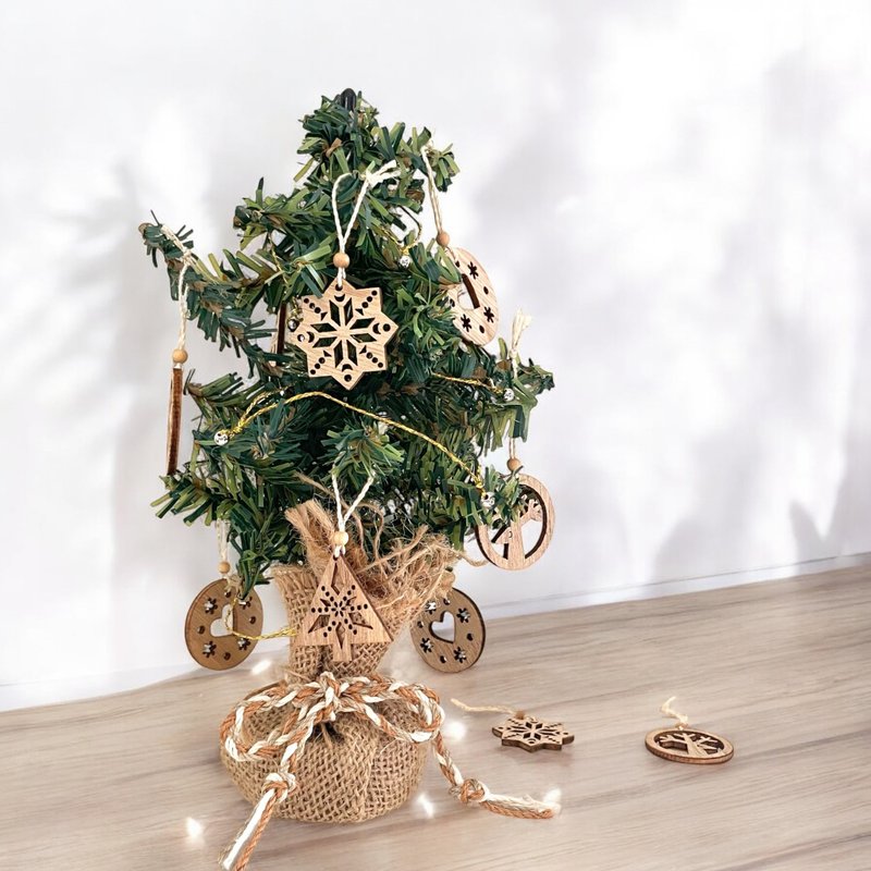 Small Christmas tree 22cm / with 12 wooden ornaments / Nordic / Wooden / Tabletop Christmas tree / Mini Christmas tree / - ของวางตกแต่ง - ไม้ สีนำ้ตาล