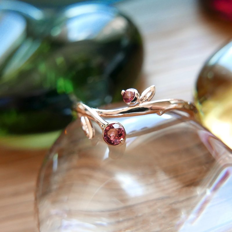 18kRhodolite Garnet gold ring, Stacking ring, Simple Vintage, January birthstone - แหวนทั่วไป - เครื่องเพชรพลอย สีน้ำเงิน