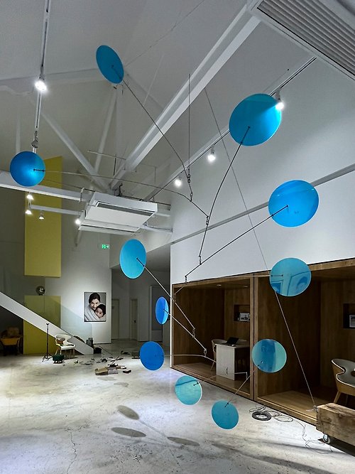 無由里 天花板吊飾商業設計裝修藝術動態平衡雕塑展廳中庭考爾德裝置