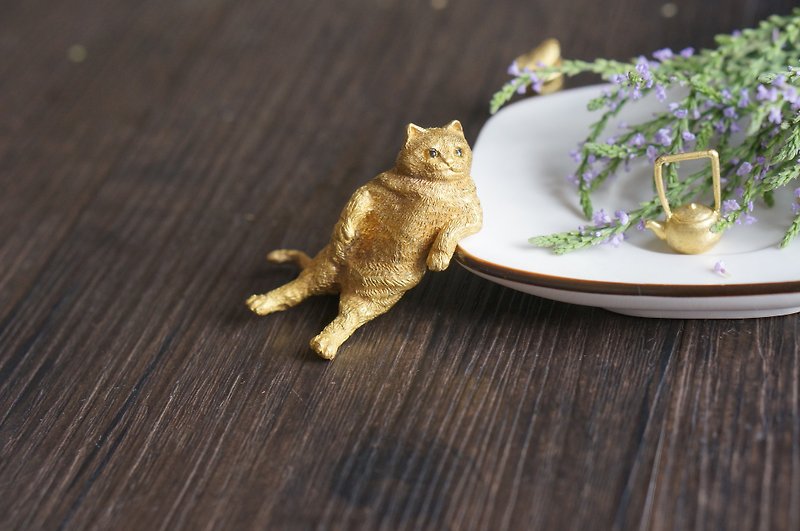 Handmade Bronze orange cat figurine paperweight - ของวางตกแต่ง - โลหะ สีทอง