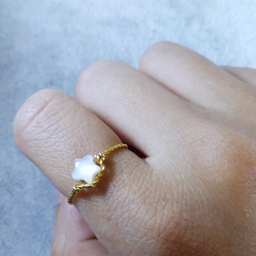 Duck Playground 訂製貝母星星鍍金/鍍銀鍊條硬戒指 Star shape mother pearl gold-plated/silver-plate ring, please provide ring size when order