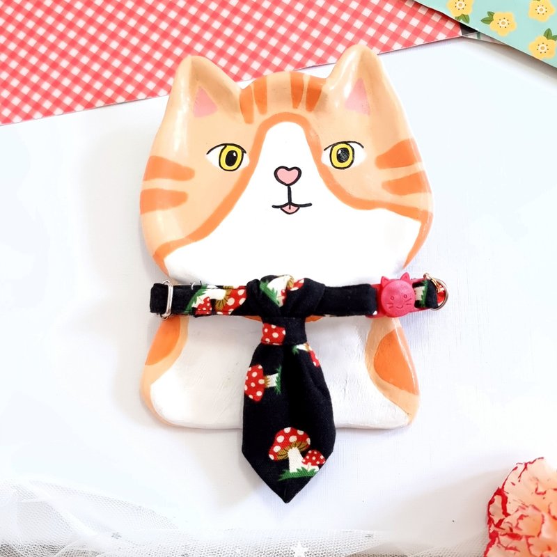 Mushroom fabric Cat Necktie Collar with Breakaway Safety Buckle - 項圈/牽繩 - 棉．麻 紅色